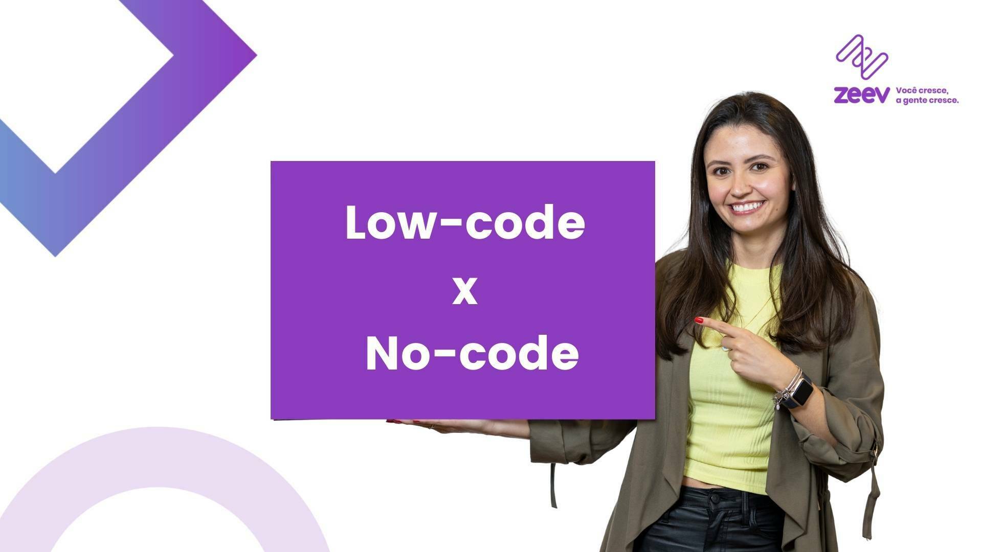 mulher apontando para o assunto do post: a diferença entre low-code e no-code