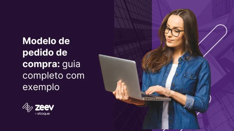 Mulher vendo um modelo de pedido de compra